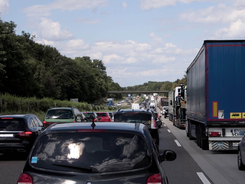 abfahren-im-stau.jpg Bild abfahren-im-stau.jpg